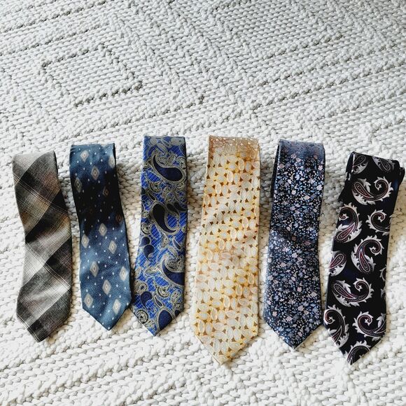 LAST CHANCE- Giorgio Armani & other Vintage / Current Silk Wool Ties - Picture 1 of 5